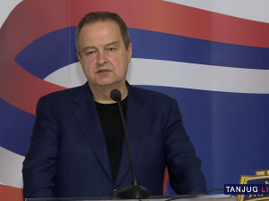Дачић: Петоро ухапшених у вечерашњим протестима, постојала намера да се запале просторије СНС-а