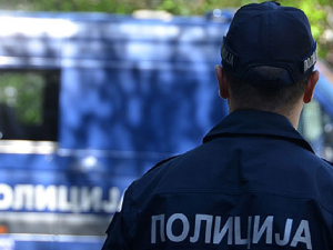 Mушкарац ухапшен на Звездари, претио укућанима да ће активирати ручну бомбу