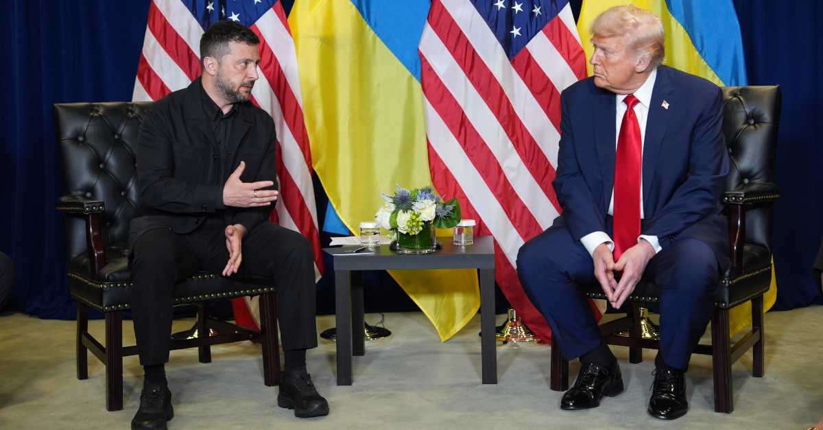 Састанак Трампа и Зеленског у Њујорку; ИАЕА: Нуклеарна електрана Запорожје поново остала без струје (Tanjug AP Photo/Evan Vucci) Састанак Трампа и Зеленског у Њујорку; ИАЕА: Нуклеарна електрана Запорожје поново остала без струје