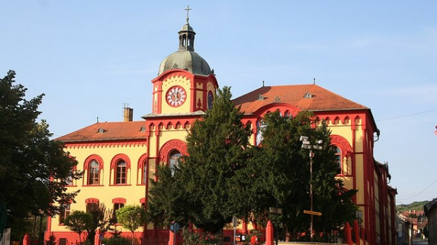 Традиција и савременост – говоре Соња Јаничић и Владимир Дрекаловић (Wikimedia / By Ванилица) Традиција и савременост – говоре Соња Јаничић и Владимир Дрекаловић