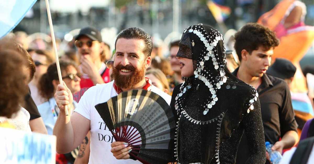 Протестна шетња Прајда "За породицу" - без музике уз буку (Фонет / Милица Вучковић) Протестна шетња Прајда "За породицу" - без музике уз буку