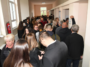 Затворена бирачка места на КиМ, излазност око 40 одсто – броје се гласови