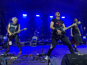 Слушај 'вамо!