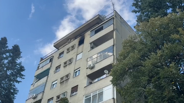Пожар у стамбеној згради у Раковици, страдале две особе 