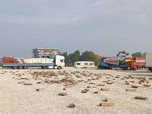 Крагујевац, наложено уклањање нелегално постављеног луна парка код меморијалног комплекса