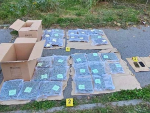 Осумњичени ударао полицајца током хапшења у Београду, заплењено 15 килограма дроге
