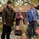 Село гори а баба се чешља