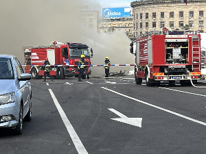 Горео шатор испред Скупштине Србије, једна особа рањена, мушкарац ухапшен због пуцњаве