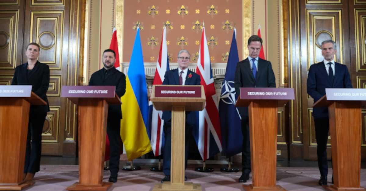 Зеленски затражио од "Kоалиције вољних" оружје дугог домета; Кремљ: Путин јасан, одговор ће бити разоран  (Tanjug/AP / Kirsty Wigglesworth) Зеленски затражио од "Kоалиције вољних" оружје дугог домета; Кремљ: Путин јасан, одговор ће бити разоран