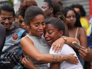 Више од 130 погинулих у сукобима полиције и банди у фавелама у Рио де Жанеиру (Tanjug / Silvia Izquierdo (STF)) Више од 130 погинулих у сукобима полиције и банди у фавелама у Рио де Жанеиру