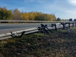 Осморо повређених у несрећи код Новог Сада у стабилном стању, један дечак превезен у Београд Осморо повређених у несрећи код Новог Сада у стабилном стању, један дечак превезен у Београд