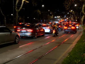 Колапс на кључним саобраћајницама у Београду током целог дана