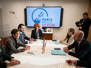 Брнабићева посету Паризу наставила сусретом са шефом француске дипломатије 