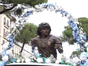 Марадона поново у Напуљу – легенда у бронзи која живи у срцима људи  Марадона поново у Напуљу – легенда у бронзи која живи у срцима људи