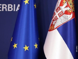 Делегација ЕУ: Достојанствено и мирно обележити годишњицу пада надстрешнице