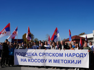 Срби са КиМ који пешаче ка Новом Саду стигли у Мрчајевце Срби са КиМ који пешаче ка Новом Саду стигли у Мрчајевце