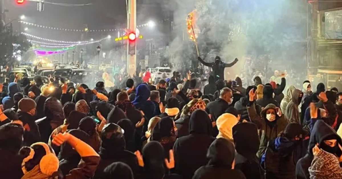 Смртна казна за Божје непријатеље – Иран између побуне и освете