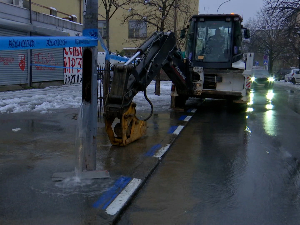 Када водоводна цев пукне на улици, коме вода стиже на наплату