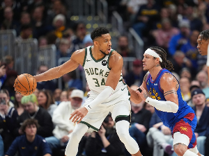 Јанис доминирао, Денвер без Јокића срушио Милвоки