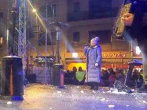 Приведене четири особе осумњичене да су гађале леденицама Ану Бекуту