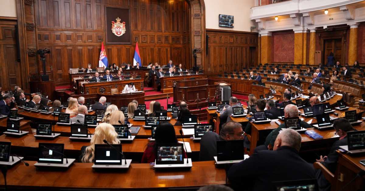 Посланици расправљали о 25 тачака дневног реда, наставак седнице у уторак