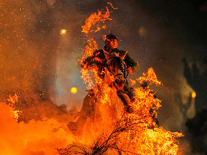 Ноћ пламена и јутро благослова, шпански огњени коњи чувају вековни обичај