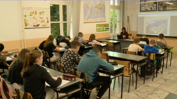 Министар Станковић за РТС: Гласно размишљамо о скраћењу часова на 30 минута