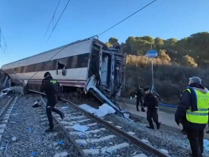 Расте број погинулих у железничкој несрећи у Шпанији – страдало 39 особа, више од 150 повређено