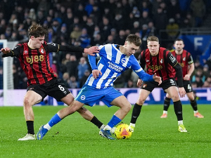 Брајтон у надокнади времена избегао пораз, Петровић поклекао на крају