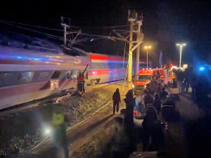 Расте број погинулих у железничкој несрећи у Шпанији – страдало 39 особа, више од 150 повређено