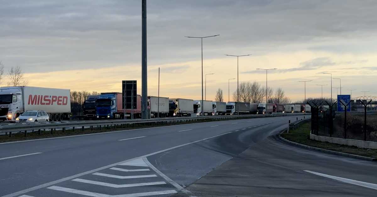 Камионџије Србије и региона блокирају граничне прелазе за теретна возила