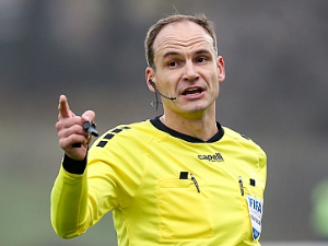 Ненад Минаковић суди меч ФЦСБ - Фенербахче