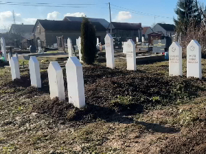 У Лозници откривени споменици којима се одаје почаст преминулим избеглицама и мигрантима