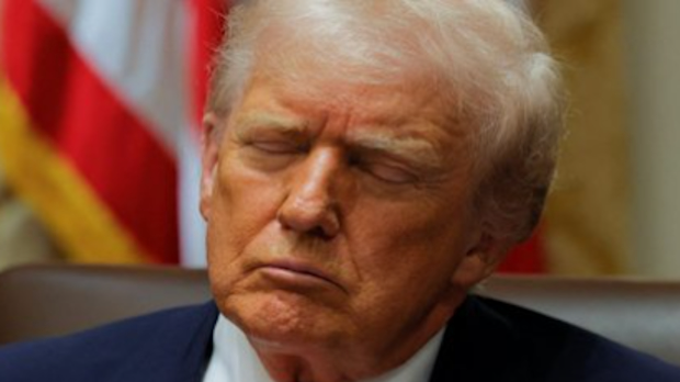 Трамп једва дочекао крај састанка: „Нисам спавао, само сам затворио очи, било је досадно