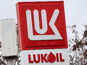 "Лукоил" постигао договор са америчким "Карлајлом" о продаји иностране имовине
