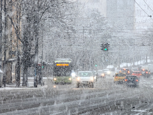 РХМЗ упозорава на повећање снежног покривача и ледену кишу, могућа тотална блокада саобраћаја 
