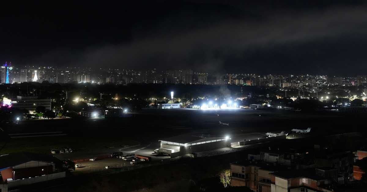 Трамп објавио да је Мадуро заробљен и одведен из земље, и да су САД извеле успешан удар на Венецуелу; Влада у Каракасу: Не знамо где су Мадуро и његова супруга