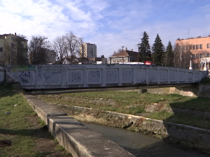 Крагујевац: Пешачки мост забрањен за употребу