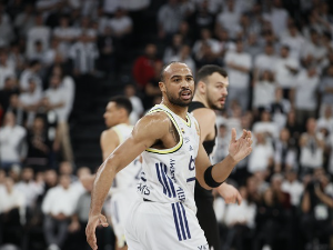 Први пораз  Бешикташа у Турској, Фенер убедљив против Алимпијевићевог тима