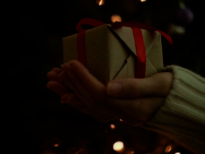 Кад су џепови били пуни ораха, а не брендова – да ли смо изгубили праву меру даривања