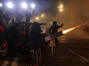 Нереди пред Рамином канцеларијом у Тирани – водени топови против Молотовљевих коктела