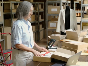 Старији на чекању, млади одлазе – стереотипи и дискриминација гуше потенцијал искусних радника