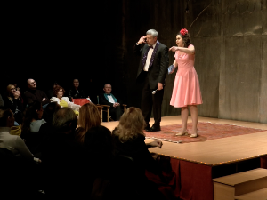 Како је публика у Пироту реаговала на премијеру представе "Убиство суботом увече"?