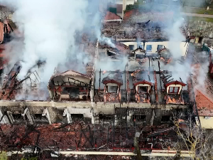 Изгорео већи део "Мале гостионе" на Палићу, утврђује се узрок пожара