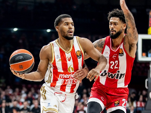 Звезда пропуштала прилике, Олимпијакос славио у Пиреју