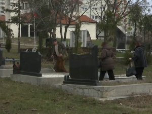 Свештеник Арсић: У Приштини мало људи долази да посети гробове својих предака
