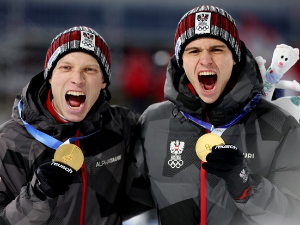 Мећава скратила премијерно такмичење мушких парова, словеначки скакачи разочарали