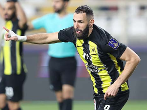 Карим Бензема саиграч Сергеју Милинковићу-Савићу у Ал Хилалу