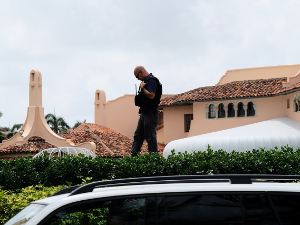 Тајна служба убила наоружаног мушкарца који је покушао да уђе у Трампову резиденцију