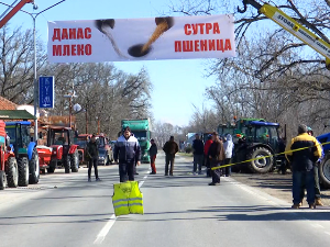 Шеснаести дан протеста пољопривредника – блокиране Ибарска и Ђердапска магистрала